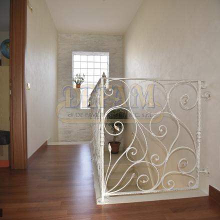 Scale In Ferro Sc077